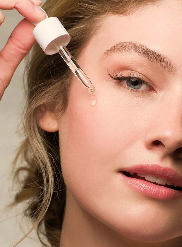 Image de produits de soins du visage, y compris nettoyants et hydratants